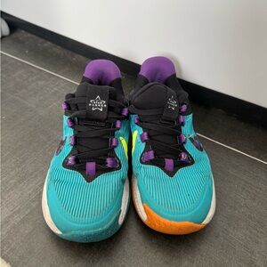 Nike star runner girls sneakers size 11